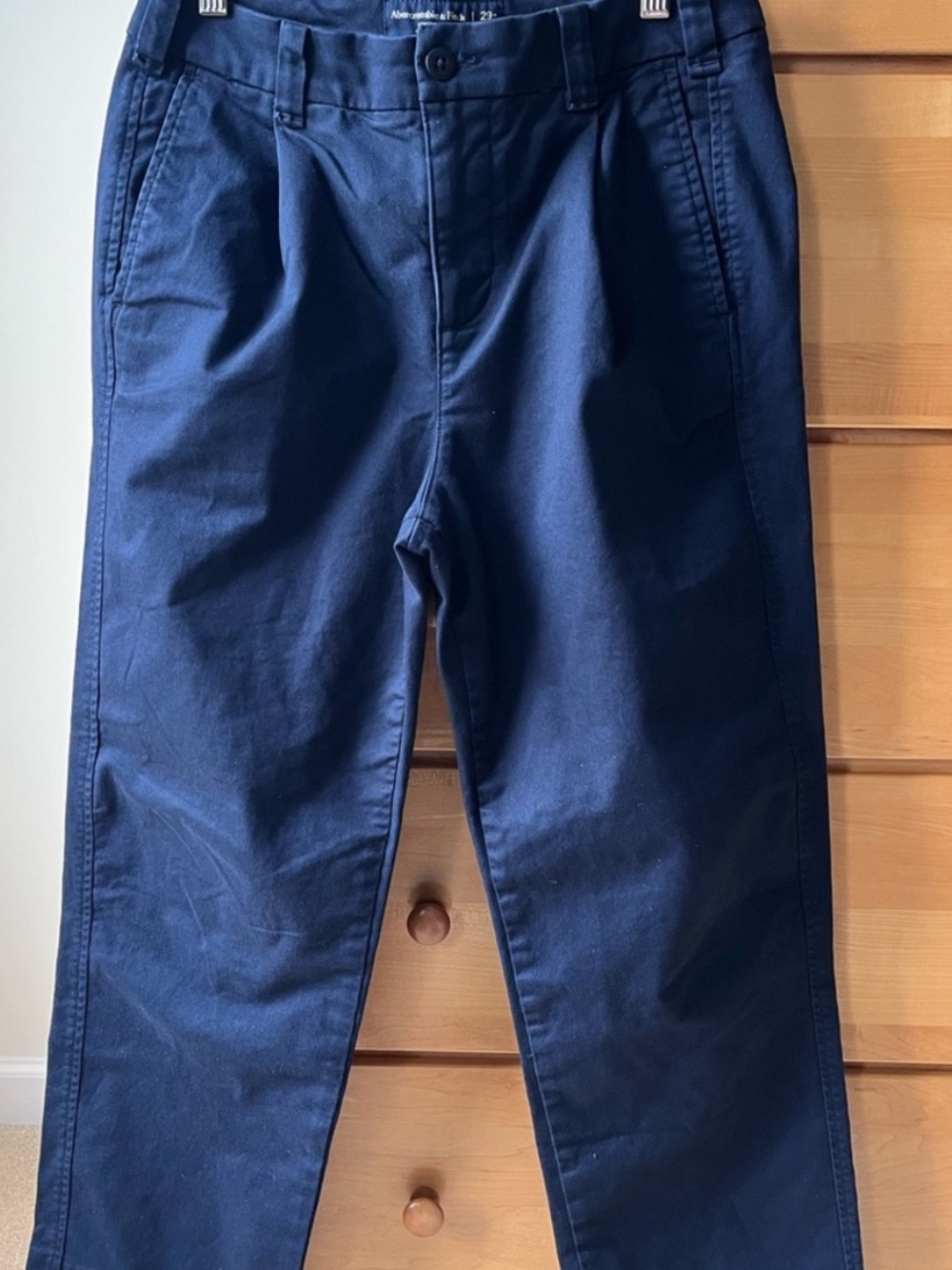 Abercrombie 90s Loose Pleated Chinos